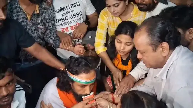 Video thumbnail for India: Student Leader Devendra Nath Mahato Ends Hunger Strike After CM Announces Cancellation of JSSC-CGL Exam.