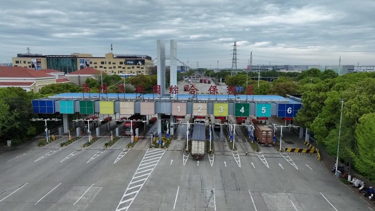 Video thumbnail for China: Foreign-funded firms explore repair services in China's bonded zone.