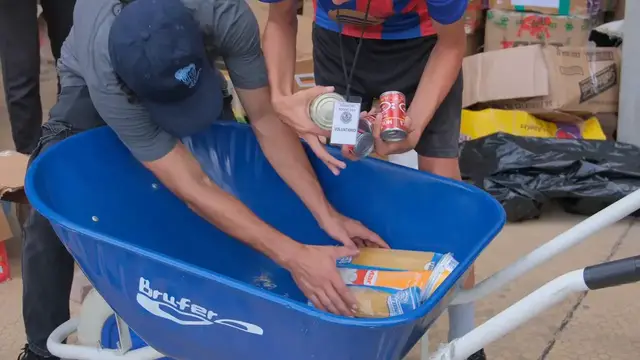 Video thumbnail for Venezuela: Relief supplies collected in Caracas for earthquake-affected residents.