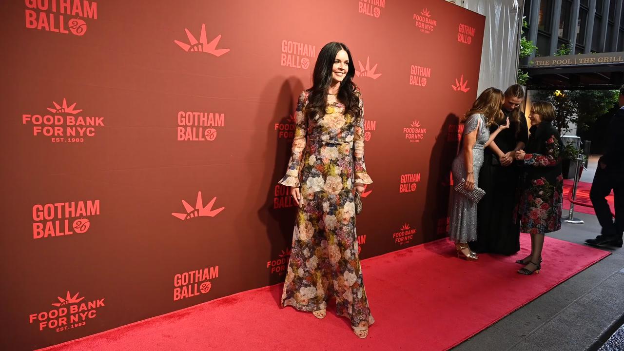 Video thumbnail for NY: Food Bank for New York City's 4th Annual Gotham Ball�- Arrivals 8.