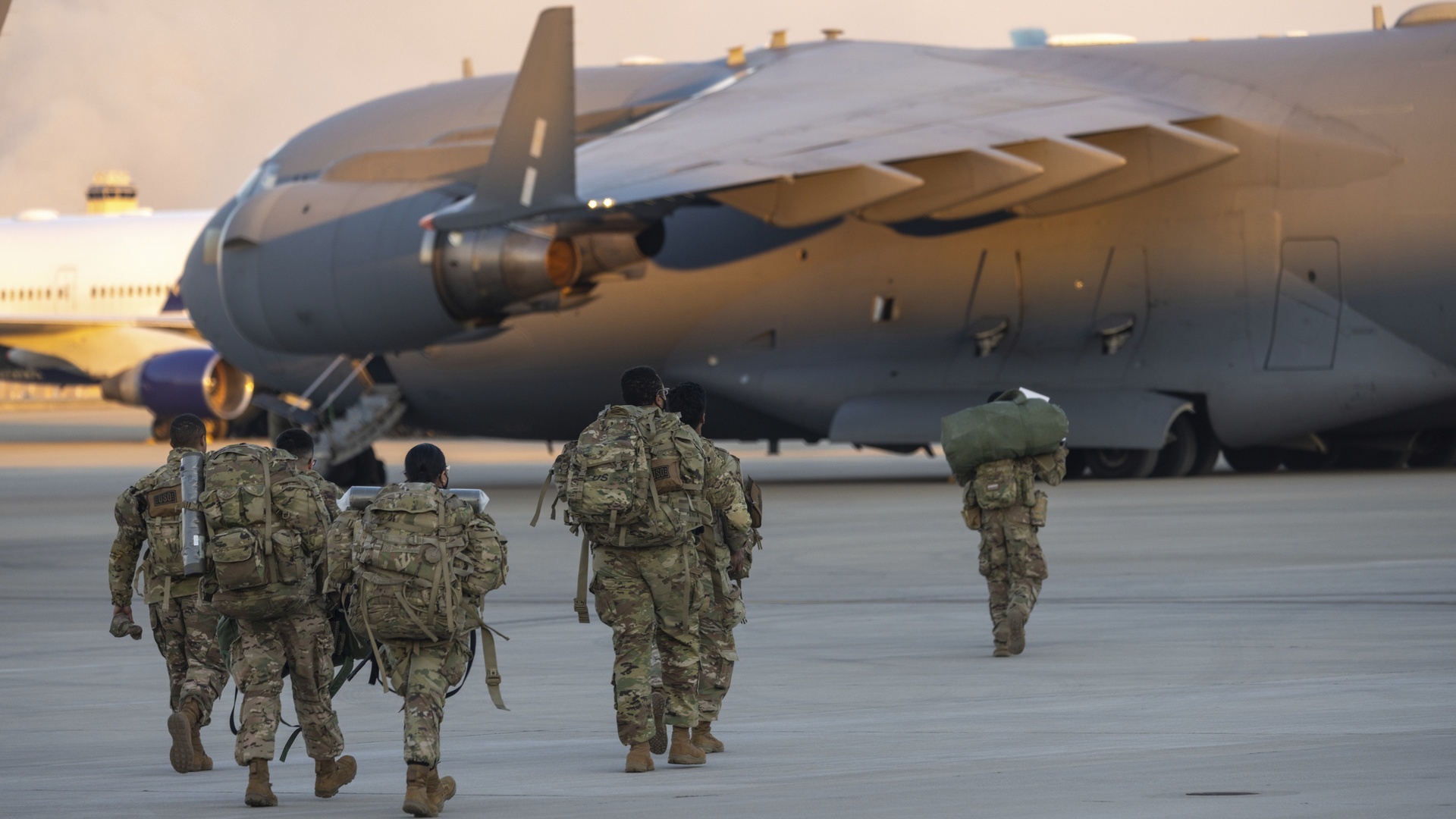 Video thumbnail for Pentagon approves Airborne troop deployment as US buildup grows: Reports