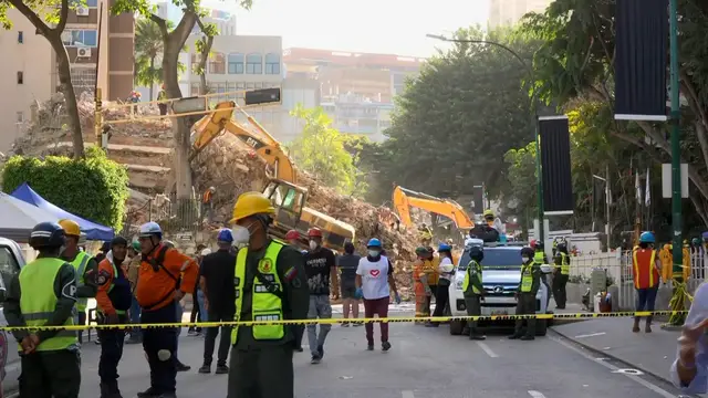 Video thumbnail for Families hold out hope for survivors five days after Venezuela earthquakes