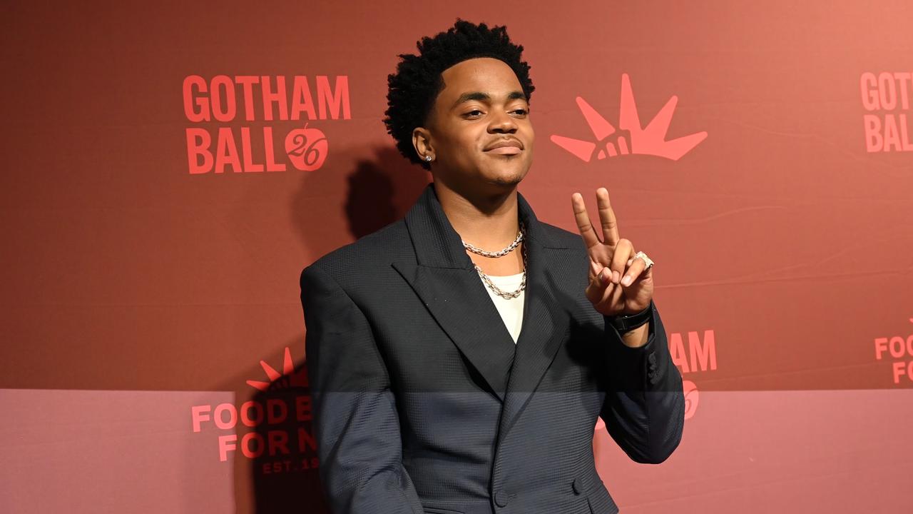 Video thumbnail for NY: Food Bank for New York City's 4th Annual Gotham Ball�- Arrivals 10.