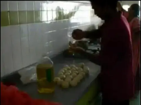 Video thumbnail for Art of Making Roti Porata