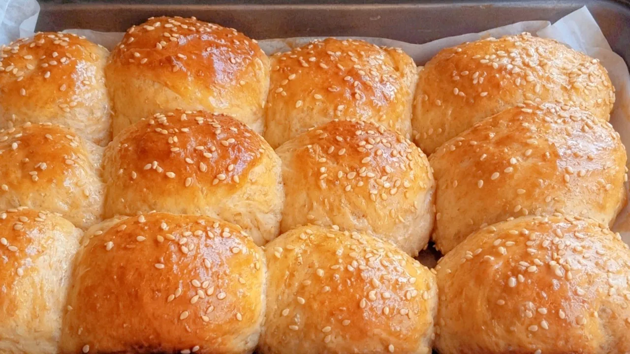 Video thumbnail for Whole Wheat Burger Buns At Home/Burger Buns For Beef Sliders/Dinner Rolls
