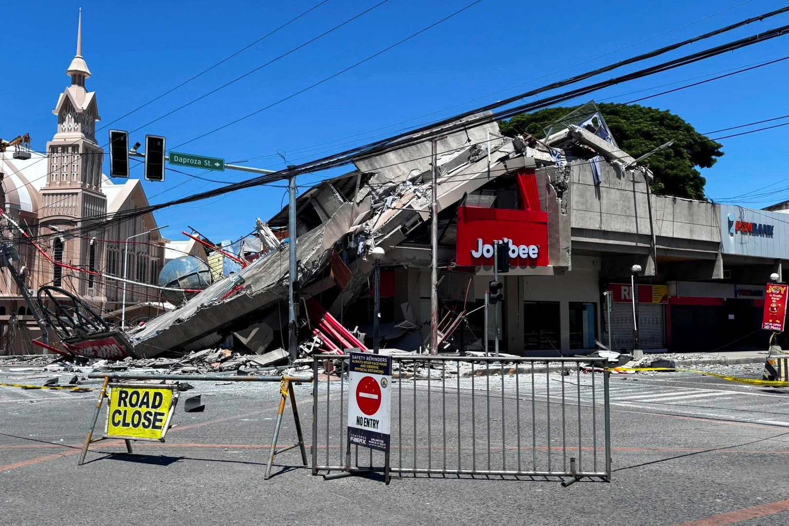 Video thumbnail for Magnitude 7.8 earthquake rocks southern Philippines