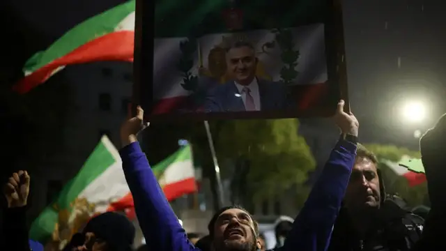 Video thumbnail for Son of Iran's shah remains divisive figure despite presenting as rallying figure