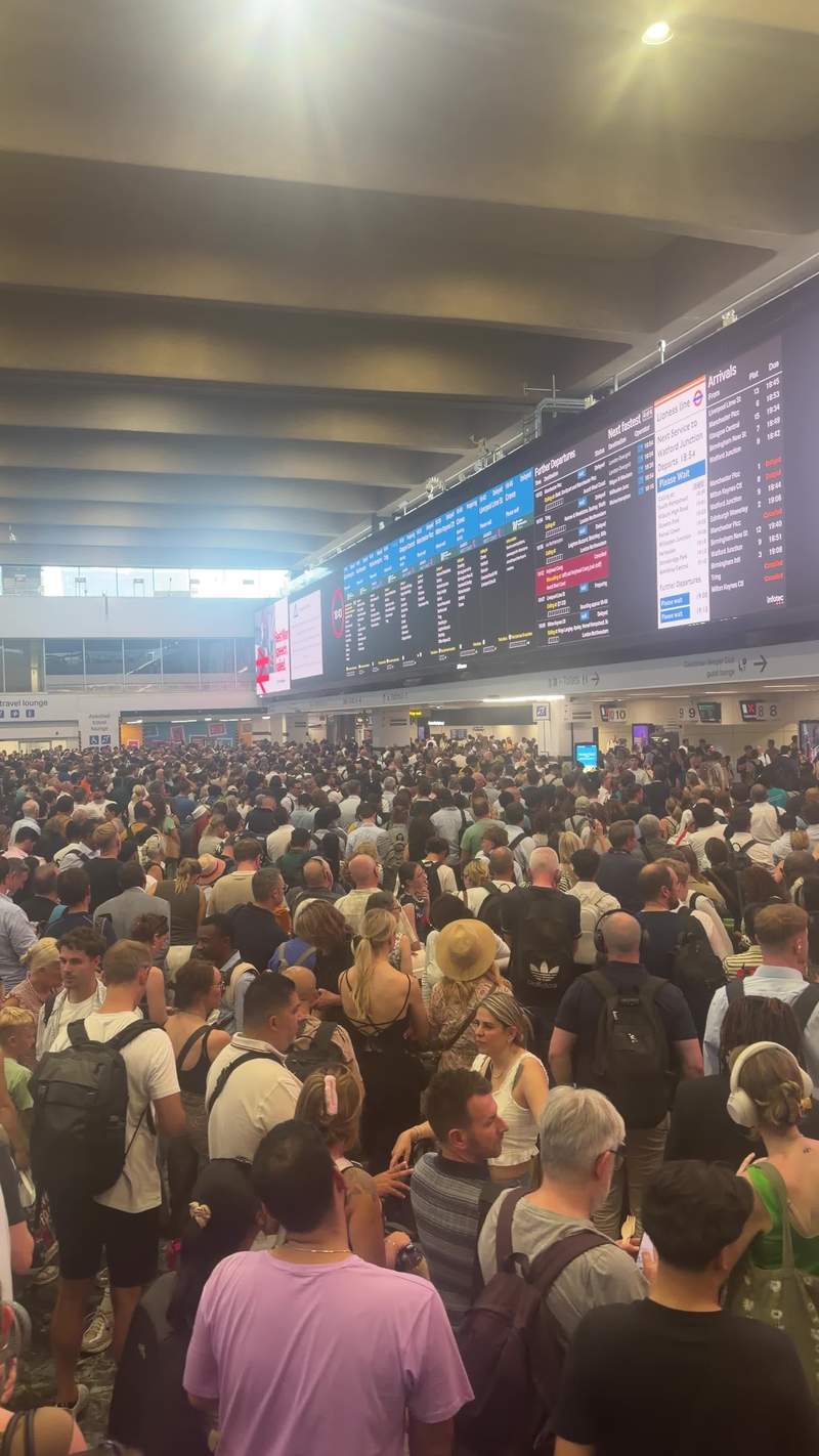 Video thumbnail for Heatwave Chaos at London Euston Station During Rush Hour