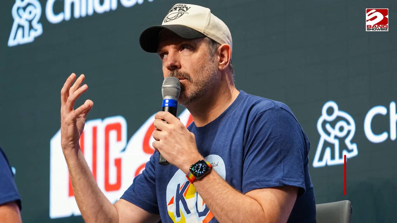 Video thumbnail for Jason Sudeikis finds dating 'daunting and overwhelming'