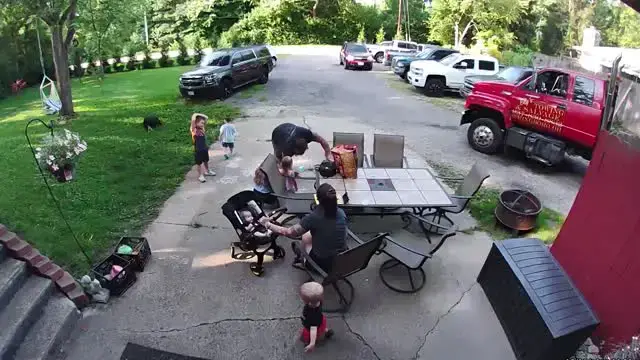 Video thumbnail for Husband Drives Home After 10 Minutes To Give Wife Goodbye Kiss | Happily TV