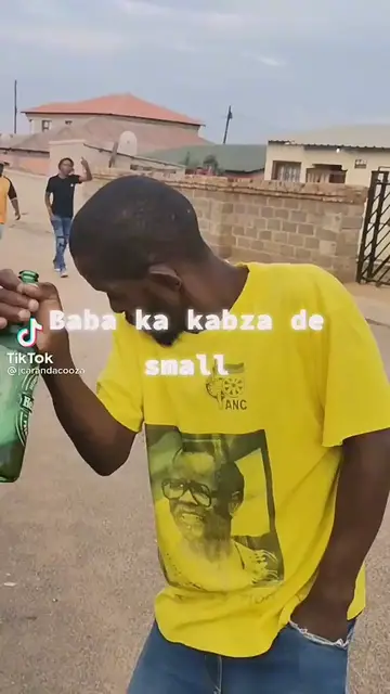 Video thumbnail for VIDEO of Kabza De Small’s drunk father goes viral