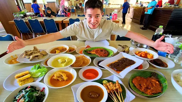 'Video thumbnail for Indonesian Food in Padang - WORLD'S BEST HALAL RESTAURANT : Nasi Padang in West Sumatra (SPICY!)'