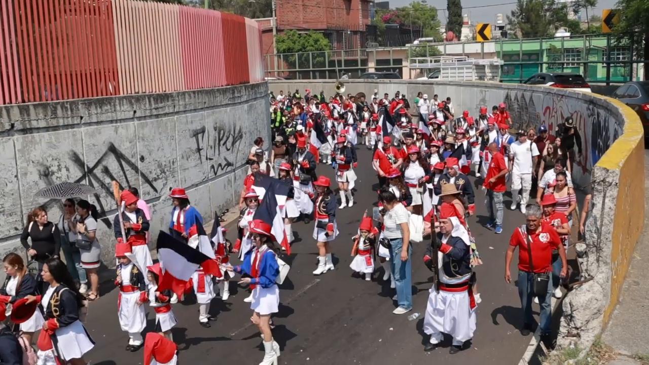 Video thumbnail for Mexico: Residents of Mexico City commemorate Battle of Puebla with historical reenactment.