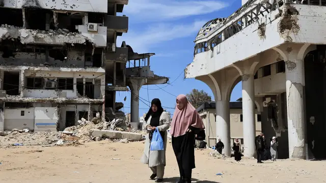 Video thumbnail for Gaza's cancer patients trapped as medical evacuations lag