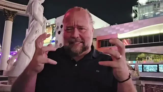 'Video thumbnail for The TRUTH About Tipping in Las Vegas — Real Numbers Revealed'