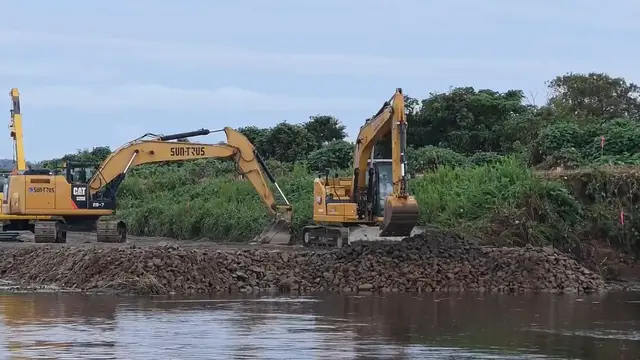 Video thumbnail for Japan: Week after Typhoon Dujuan.
