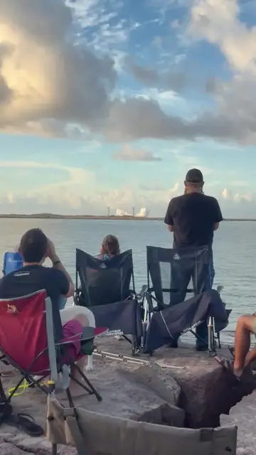 Video thumbnail for Crowd Watches SpaceX Starship Rocket Soar into the Sky