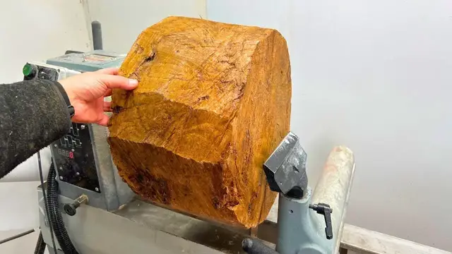 Video thumbnail for Turning a Giant Oak into a STUNNING Bowl : Woodturning