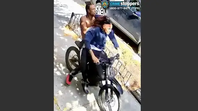 Video thumbnail for DHS: 2 men wanted in stabbing of off-duty NYPD detective are in US illegally