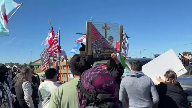 Video thumbnail for US: Clashes Break Out During “Crusaders March” in Bridgeview.