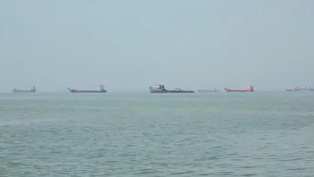 Video thumbnail for Iran: Iran to soon close "unauthorized routes" in Hormuz Strait: military advisor.