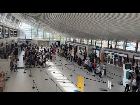Video thumbnail for Martinique Airport Departure on Air Caraibes | Sky High Airlines