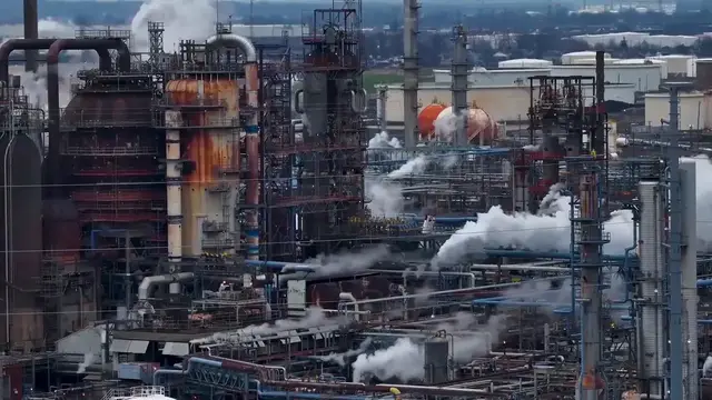 Video thumbnail for US: Brent crude tops $105 as US-Iran conflict fuels supply concerns.