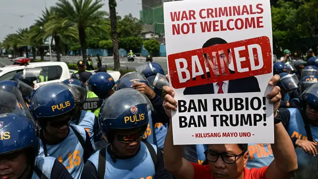 Video thumbnail for ‘War criminals not welcome’: Protesters rally in Manila amid Rubio’s ASEAN visit