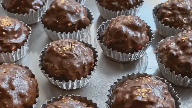 'Video thumbnail for Easy Texas Sheet Cake Bites: Rich Chocolate Treats'