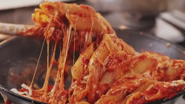 Video thumbnail for Easy Chicken Alfredo Penne