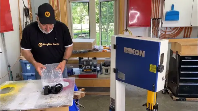 'Video thumbnail for 8VIDEO Bandsaw UnBox & Assembly'