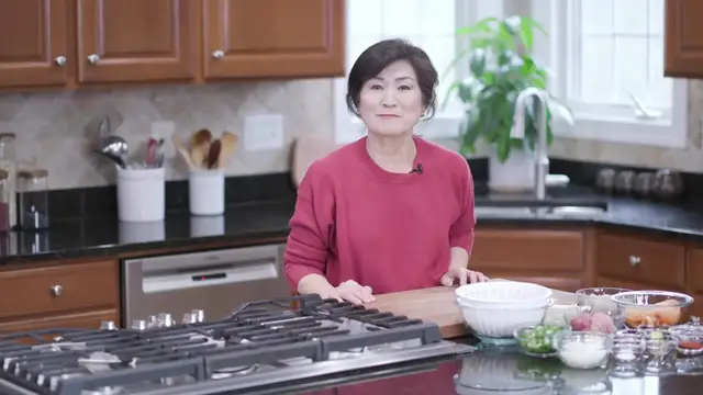 'Video thumbnail for Kimchi Mandu (김치만두) - Kimchi Dumplings (720p 24fps)'
