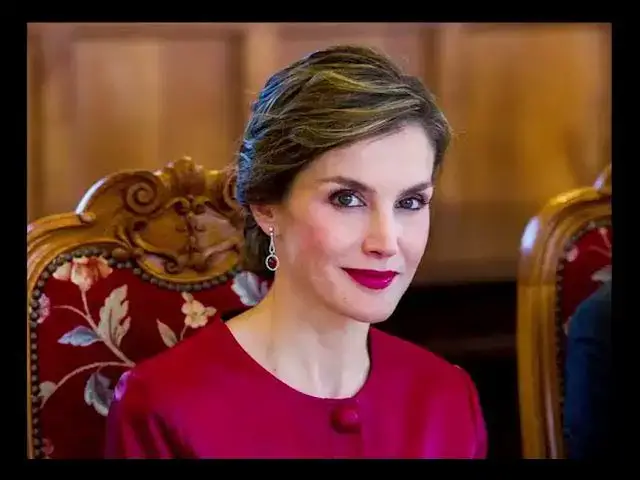 Video thumbnail for Letizia Ortiz Rocasolano The queen of Spain Biography, Age, Family, Husband and Career