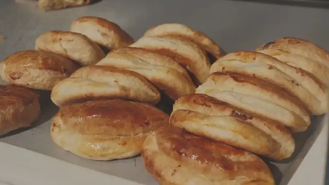 Video thumbnail for Börek with Cheese and Spinach Recipe