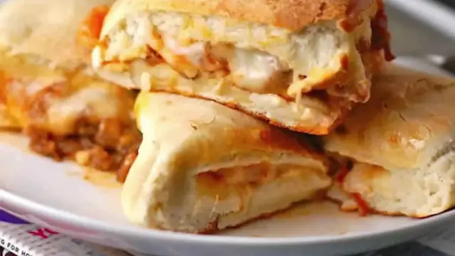 Video thumbnail for Sausage and Mozzarella Calzone recipe