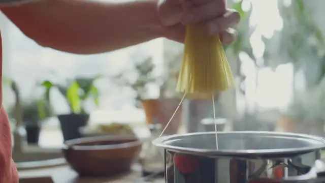 Video thumbnail for Spaghetti Carbonara Recipe