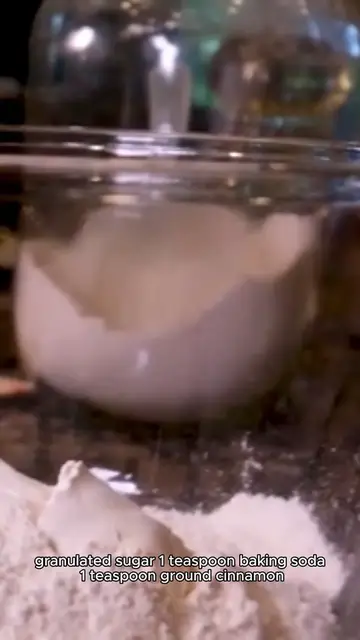 Video thumbnail for hummingbird cake recipe