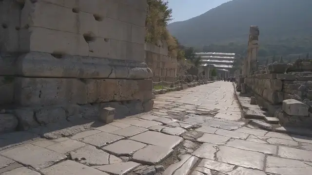 Video thumbnail for Create Stunning Minecraft Builds Using Only Natural Materials