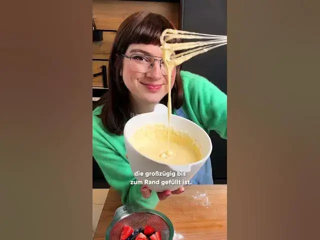 Video thumbnail for Super simple: Das Originalrezept für fluffige American Pancakes #shorts