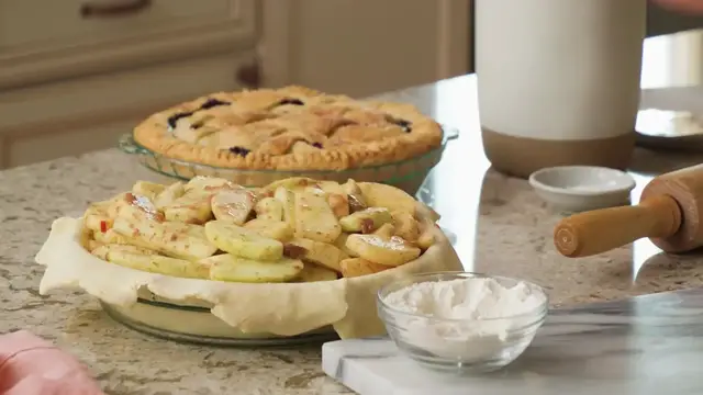 'Video thumbnail for How to Lattice Pie Crust Sally s Baking(720P HD)'