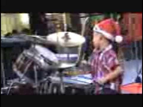 Video thumbnail for un petit genie de la batterie reg 58372