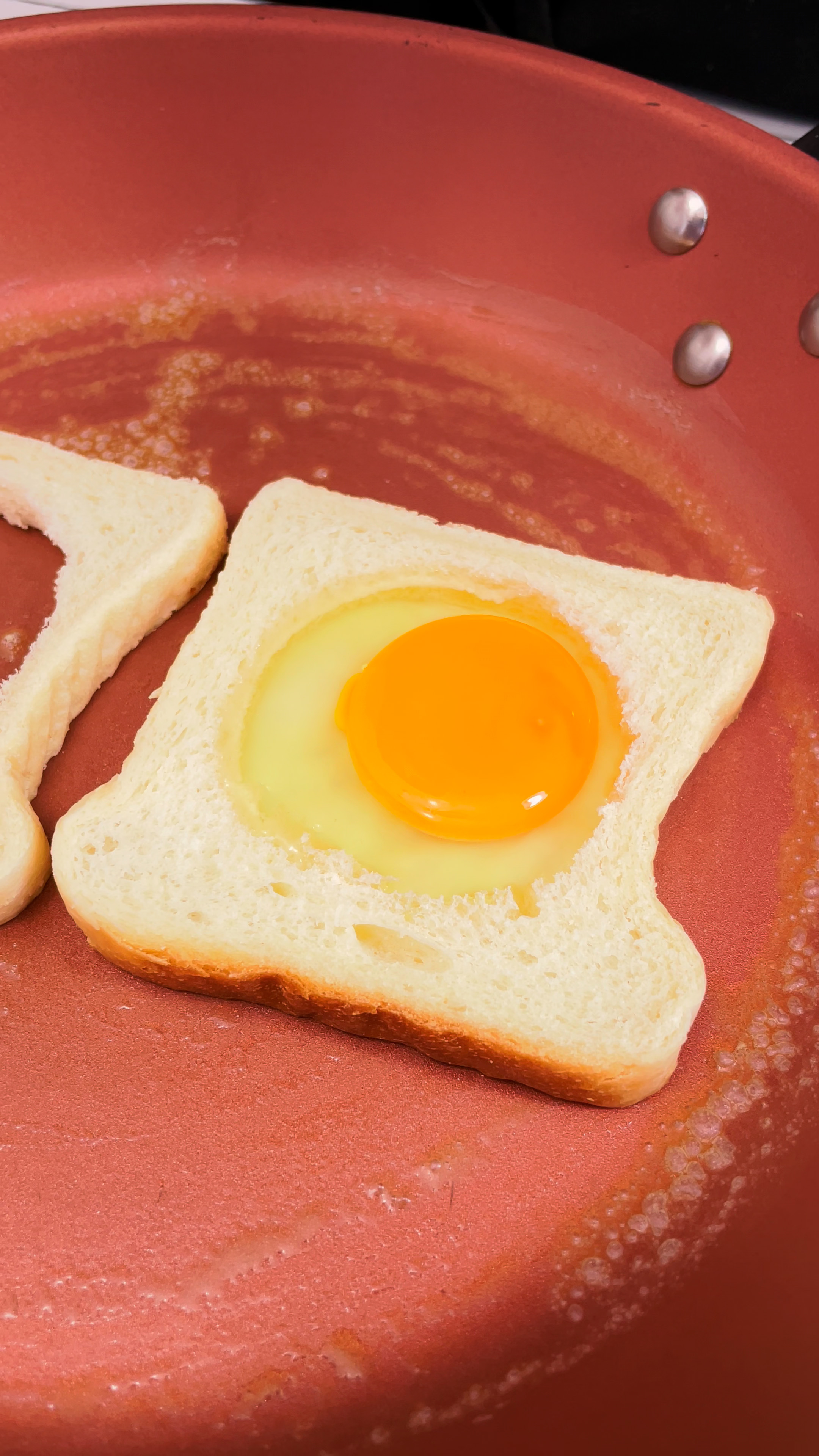 Video thumbnail for Easy Skillet Egg Toast
