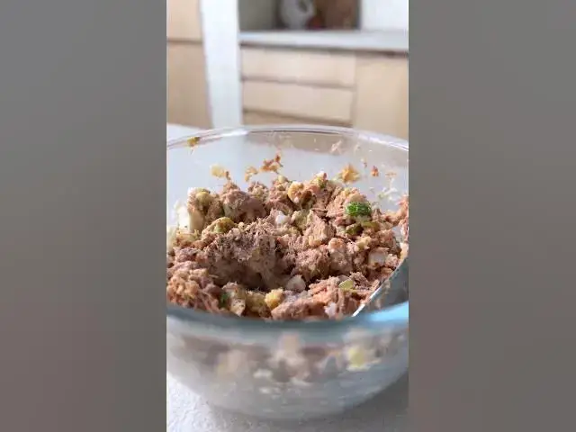 Video thumbnail for How to make spicy tuna onigiri | Myprotein