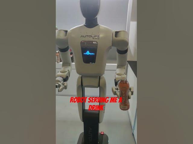 Video thumbnail for A robot is serving me a drink #adayinthelifeinasia #exploreanddiscover #robot