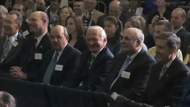 Video thumbnail for Obama_s_Viral_Crowd_Size_Roast