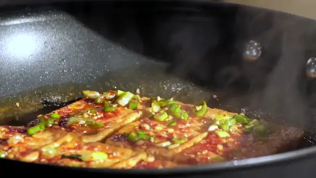 'Video thumbnail for Korean braised tofu (Dubu jorim, 두부조림) - simple and flavorful! (720p 30fps)'