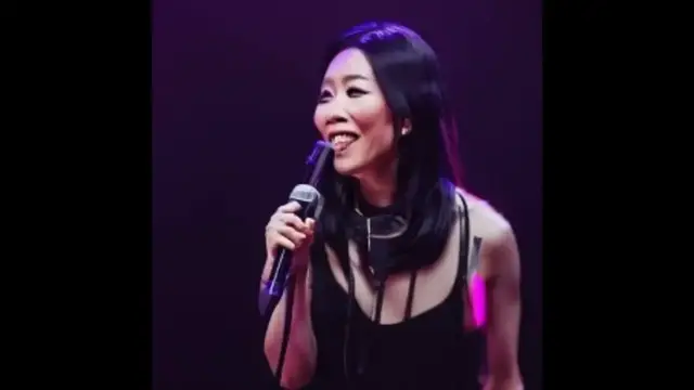 Video thumbnail for La Increíble Trayectoria de Ali Wong: Más Allá de las Risas en el Escenario