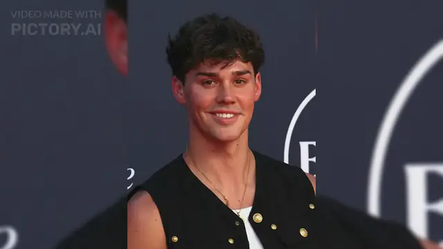 Video thumbnail for Is Noah Beck Gay? Who is Noah Beck ?