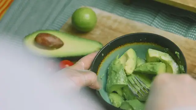 Video thumbnail for Beef and Avocado Quinoa Salad Recipe