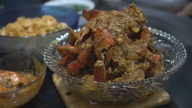 Video thumbnail for Seafood Delight : Singaporean Chili Crab Recipe